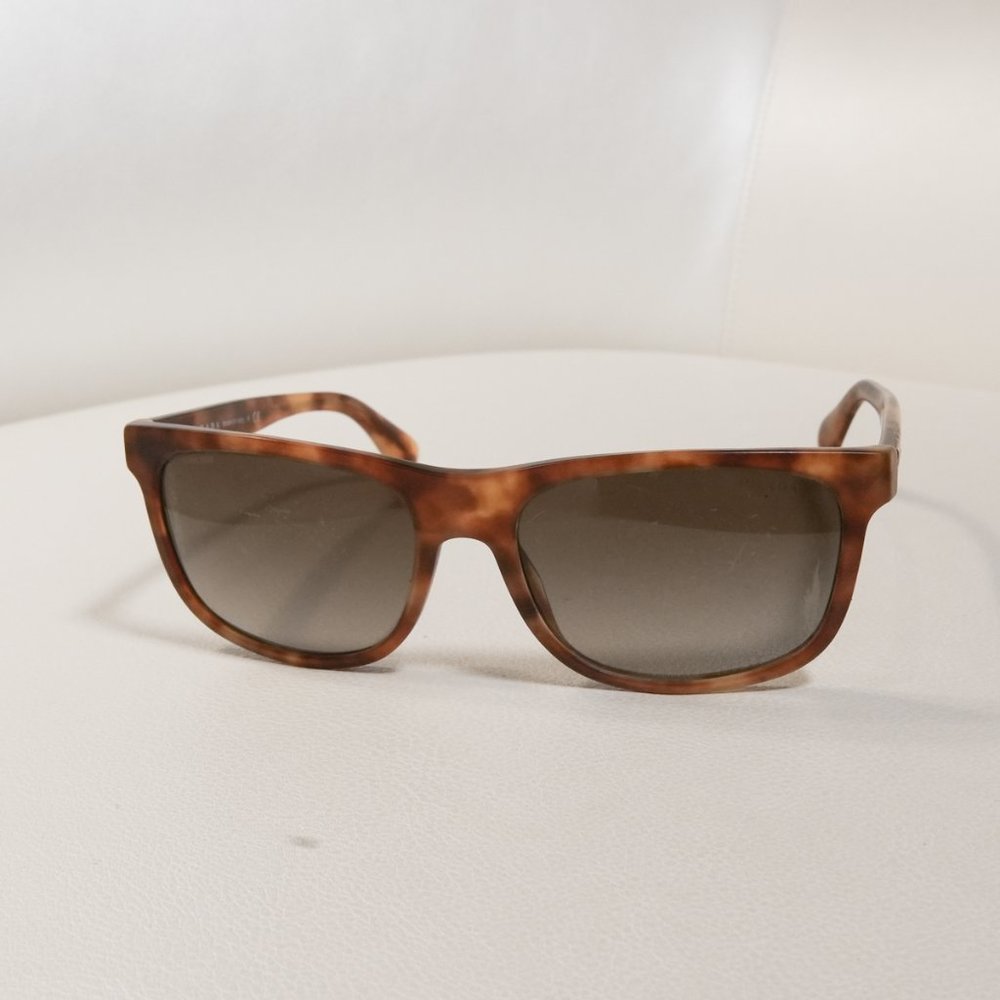Vintage authentic Prada wayfarer sunglasses in brown tortoise shell